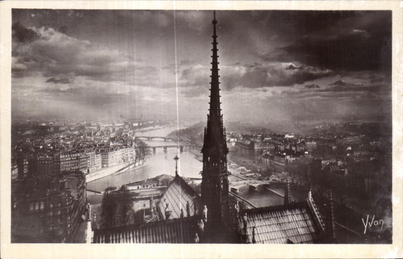 CPA Paris panorama taken of Tours of Our Lady