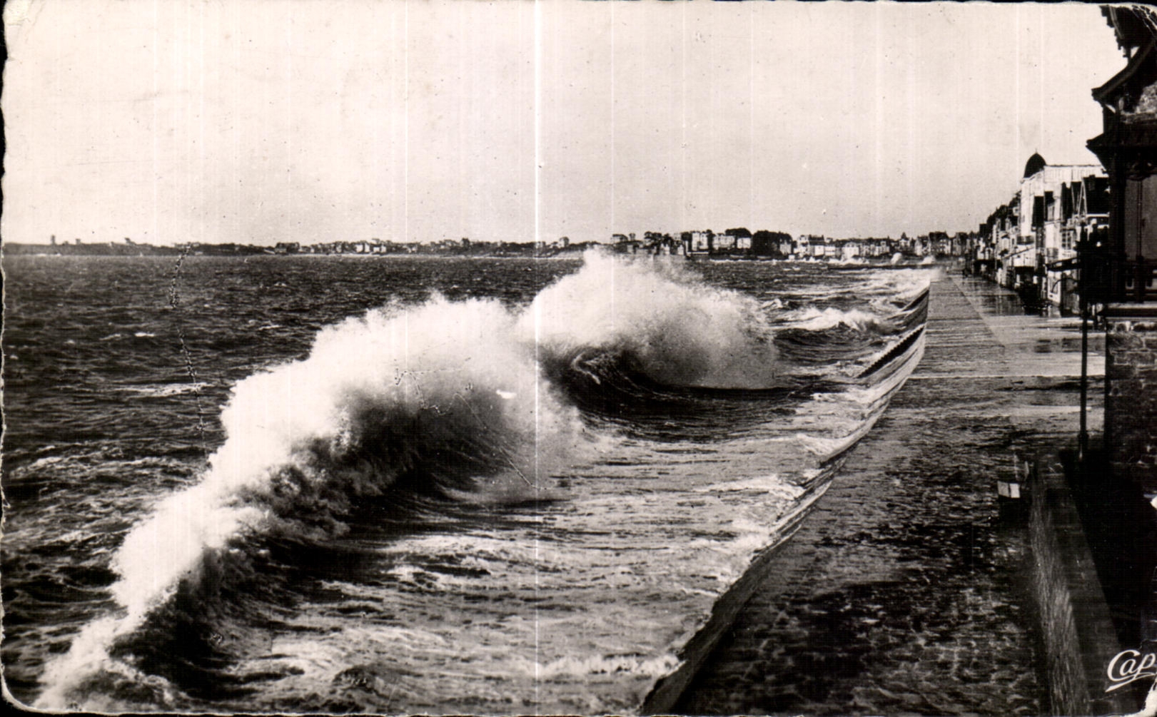 CPA Saint Malo the dam By Heavy weather