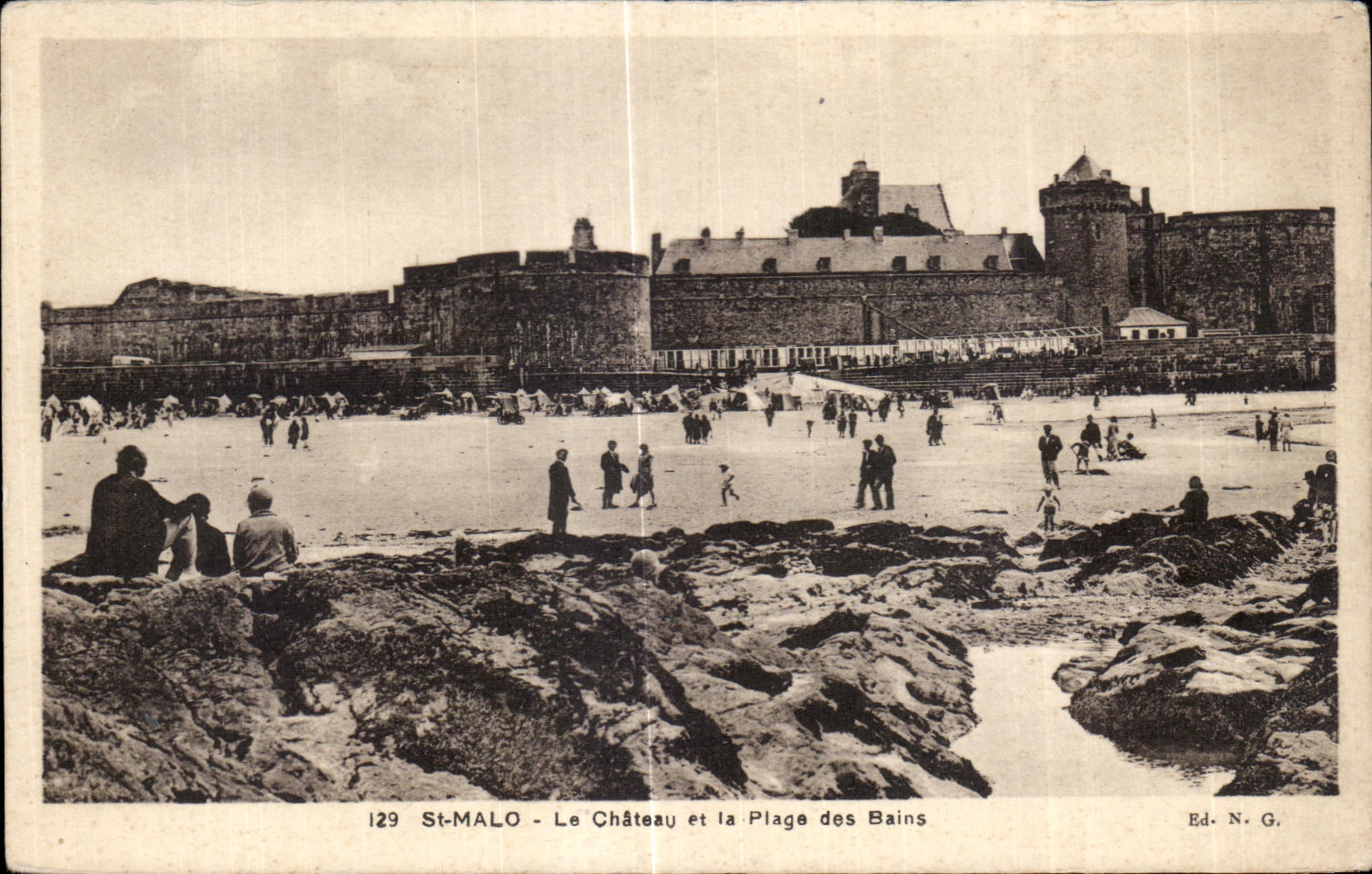 CPA St Malo the Castle and the Beach of the Baths