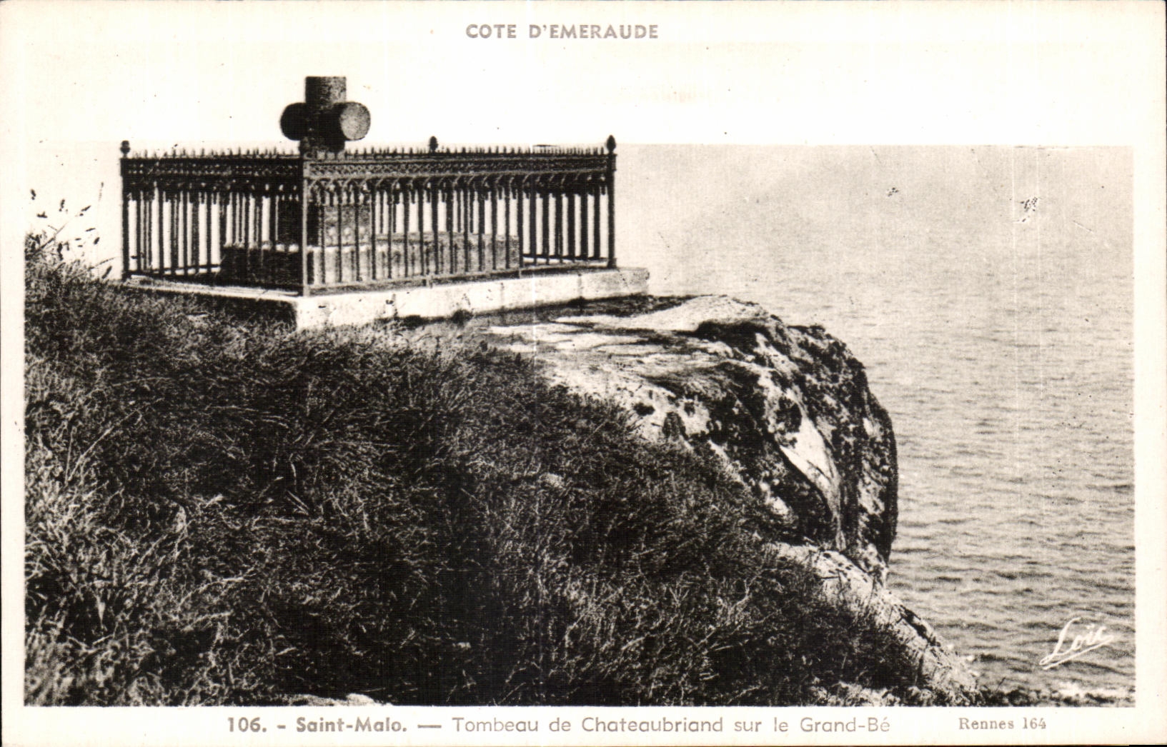 CPA Saint Malo Tombeau de Chateaubriand sur la Grand Be