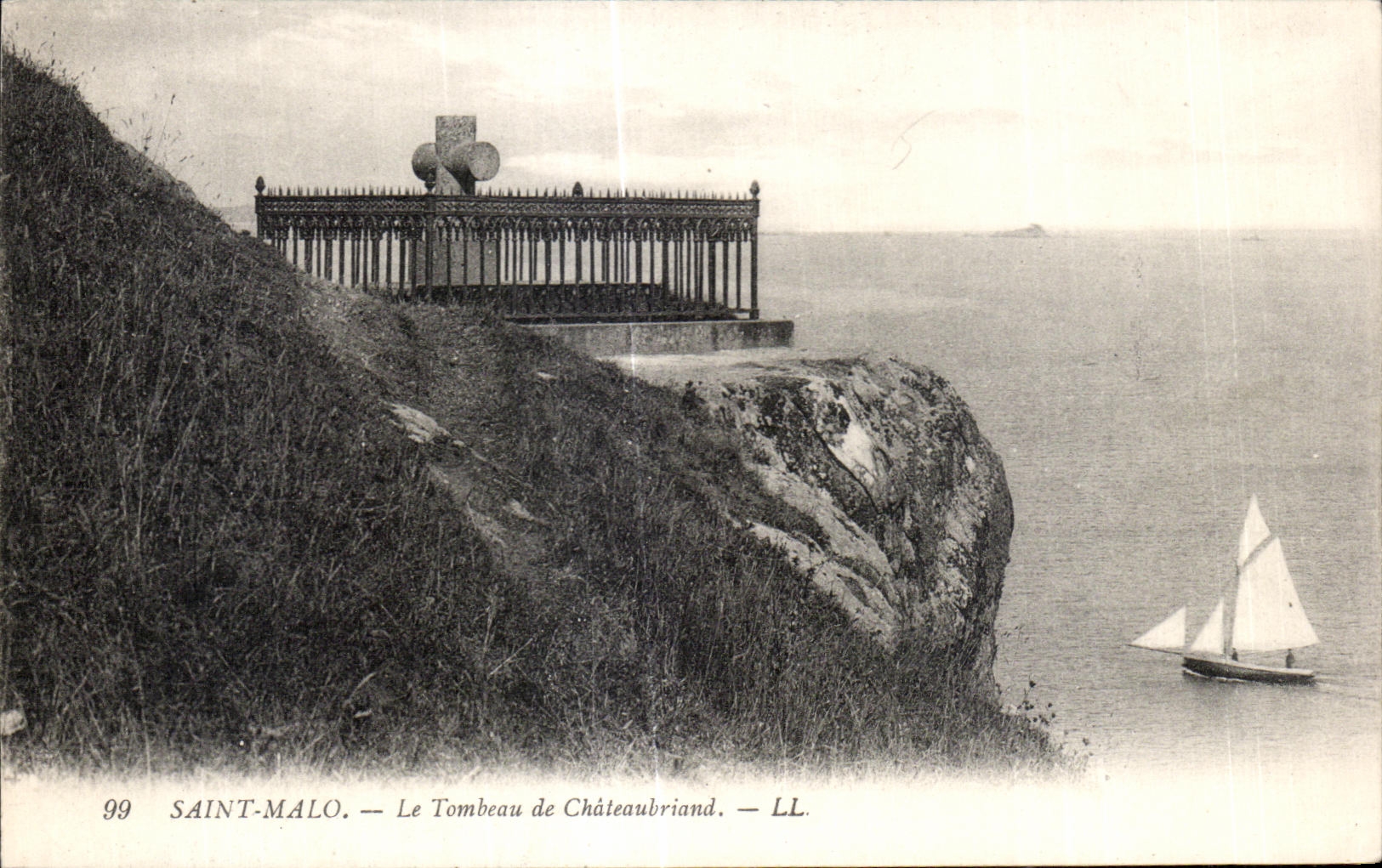 CPA Saint Malo the Tomb of Chateaubriant