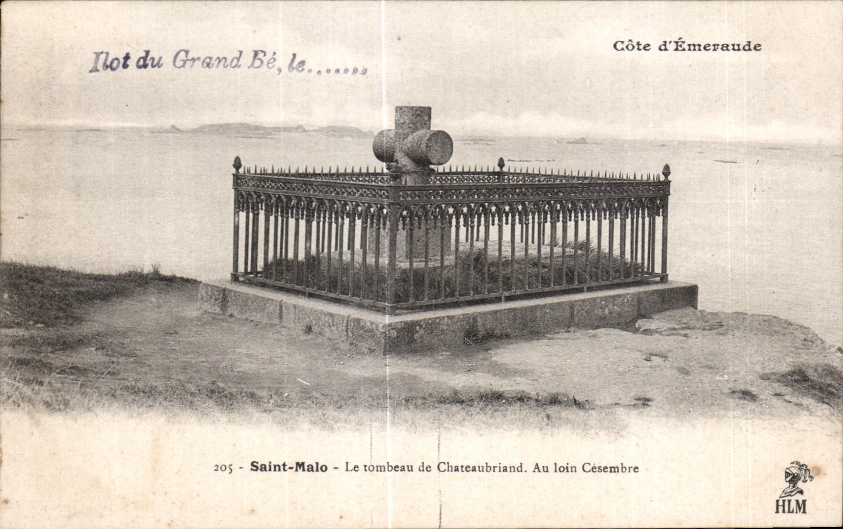 CPA Saint Malo the Tomb of Chateaubriant With far Cesembre