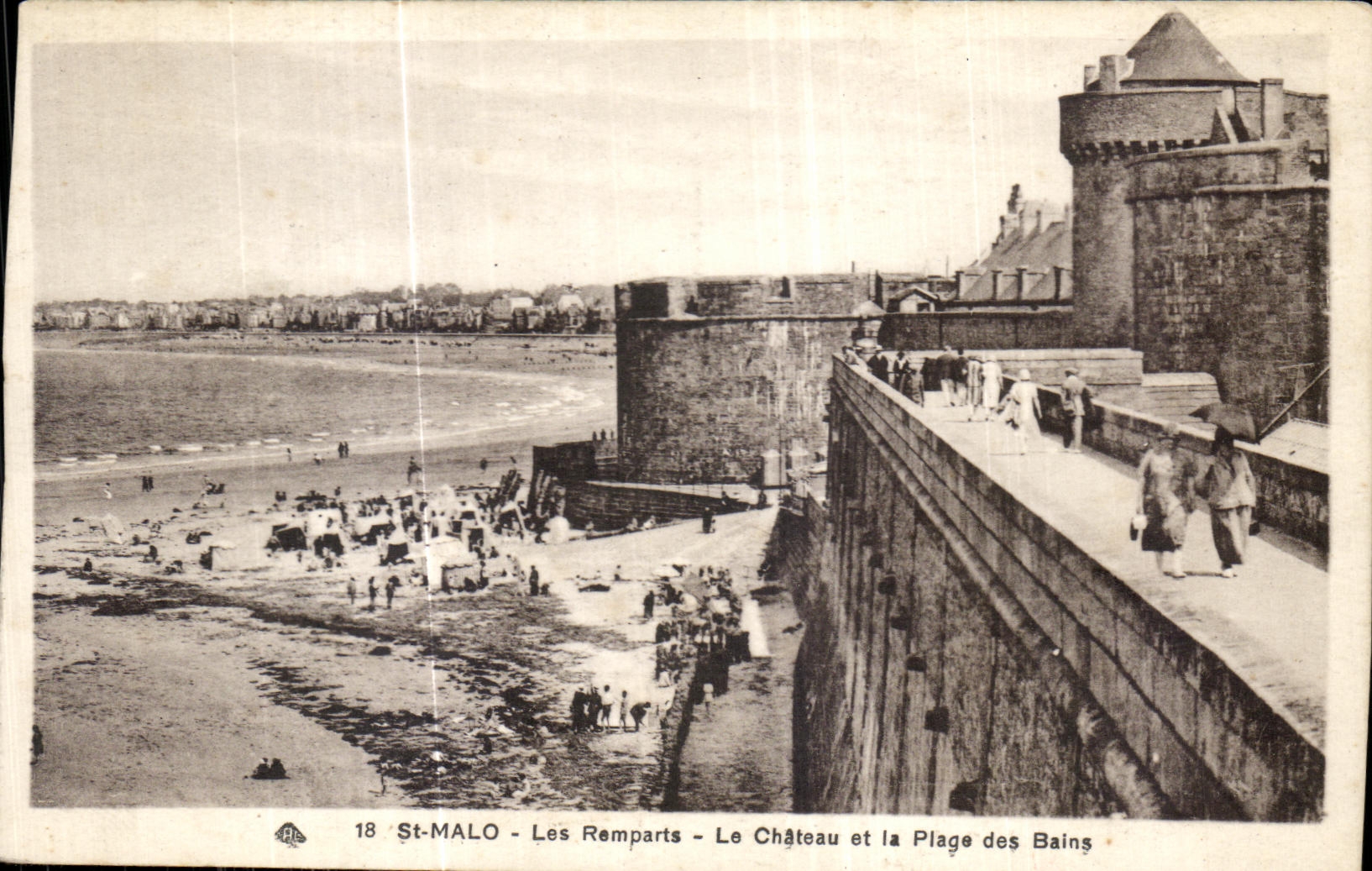 CPA St Malo Les Remparts Le Chateau et la Plage des Bains