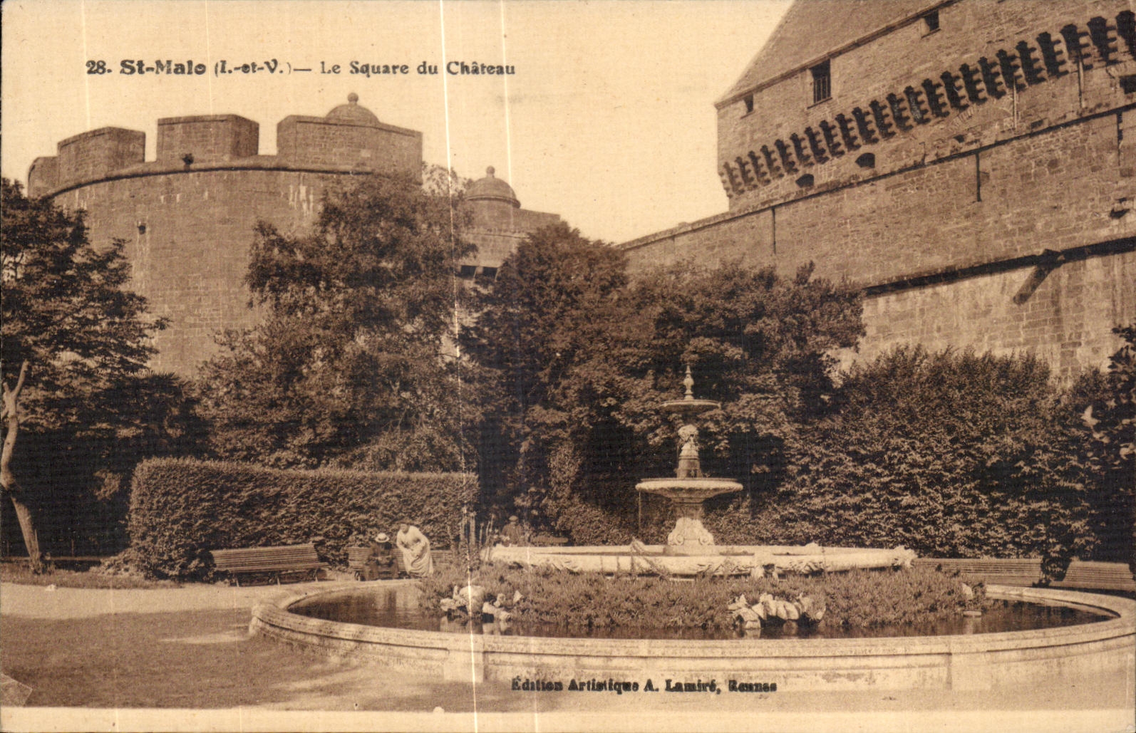 CPA St Malo Le Square du Chateau 