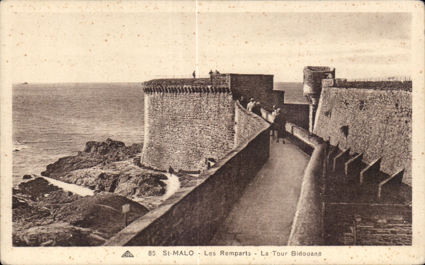 CPA Saint Malo Les Remparts La Tour Bidouane