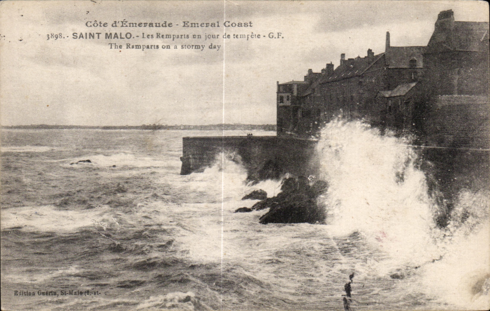El santo Malo de CPA dimensiona la costa de Emeraude Emeral las paredes en el dia de tormenta