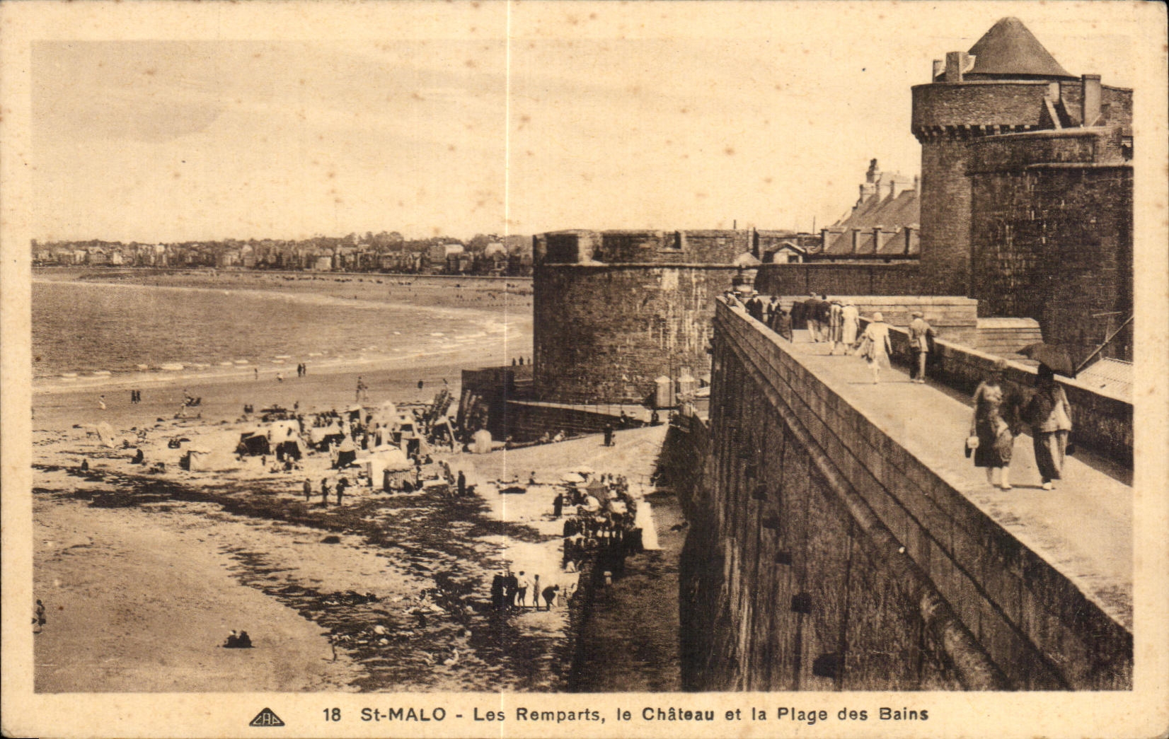 CPA Saint Malo Les Remparts le Chateau et la Plage des Bains