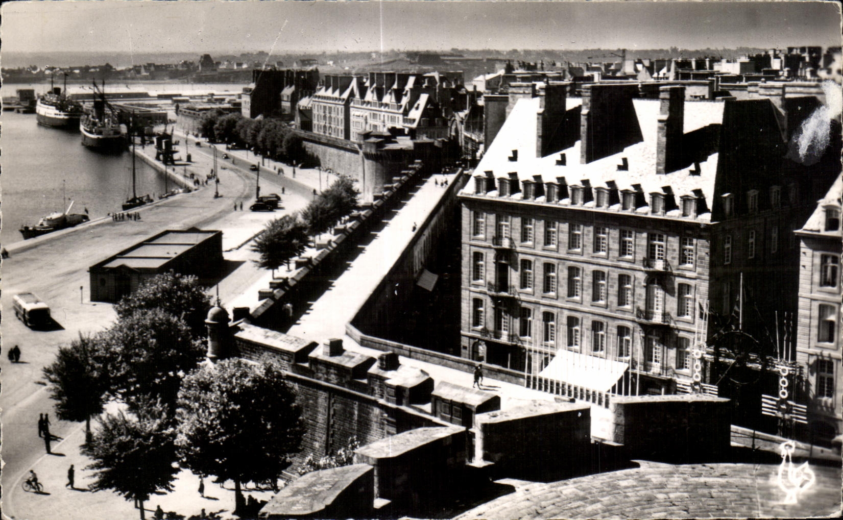 Conocen al santo Malo de CPA la cara de las paredes como Granda Batterie