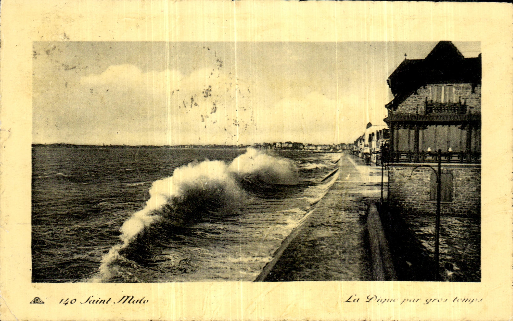CPA Saint Malo La digue par gros temps
