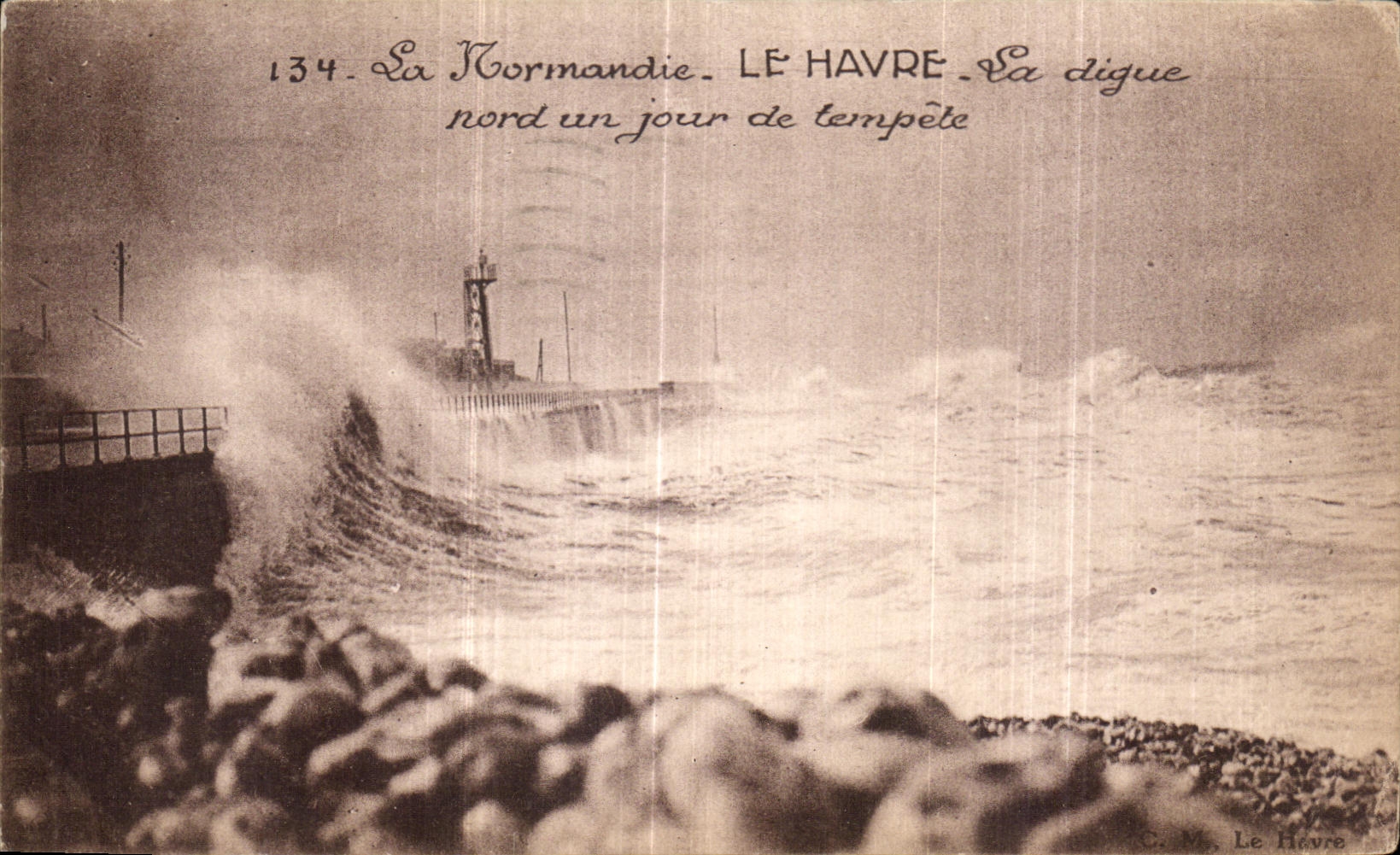 CPA Le Havre Sa digue nord un Jour de tempete