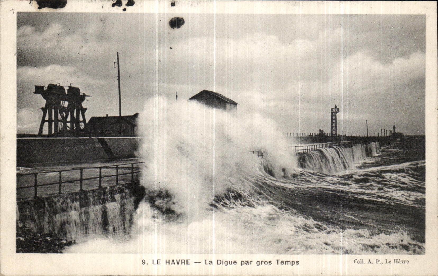 CPA La Havre La Digue par gros Temps