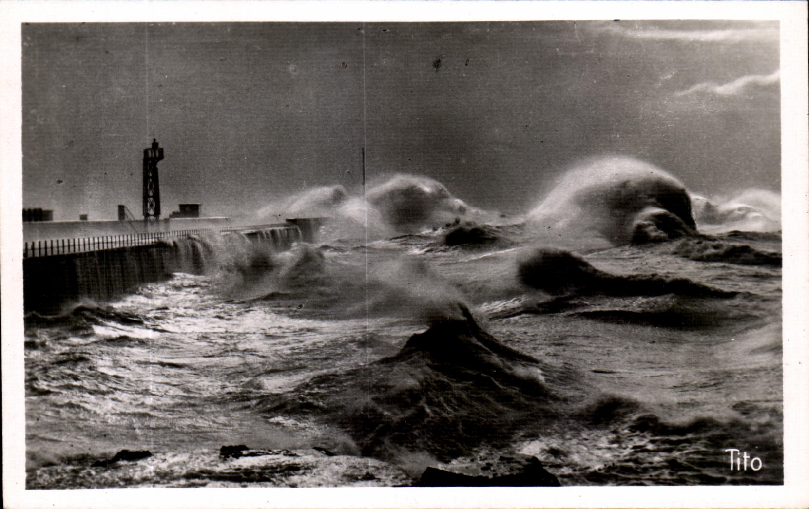 CPA Le Havre Storm with the Northern Pier
