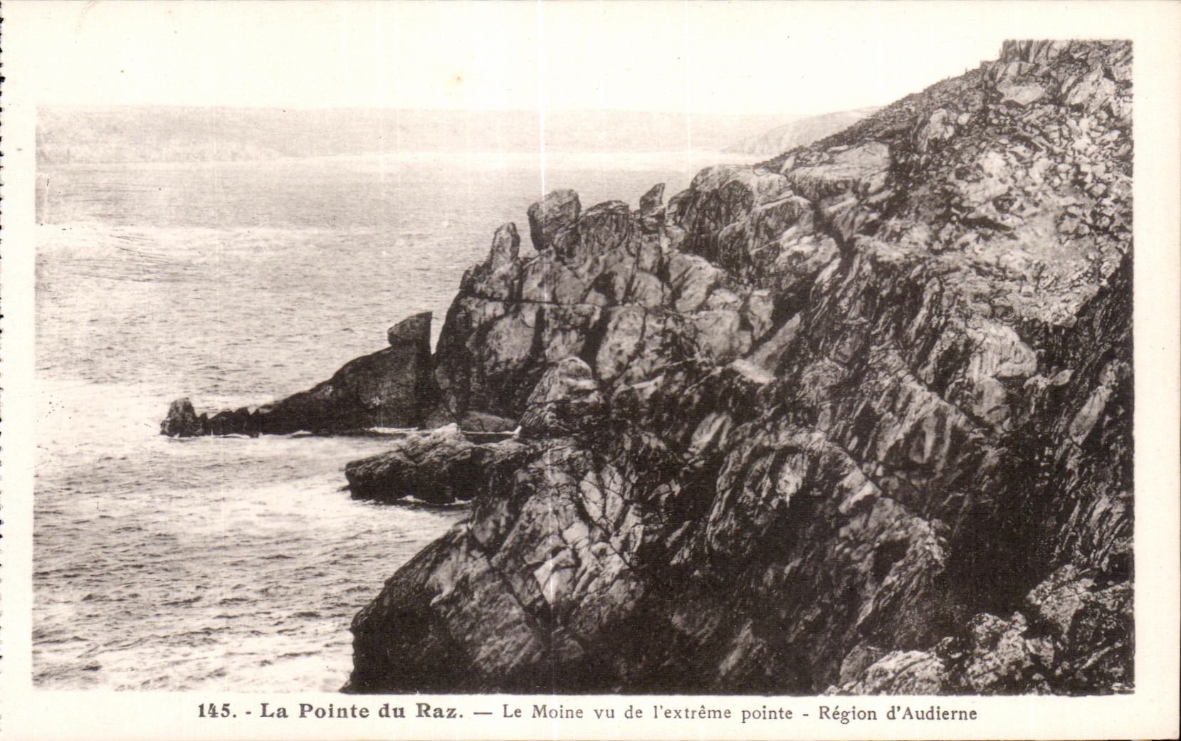 CPA La Pointe du Raz Le Moine vu de l extreme pointe Region d Audierne