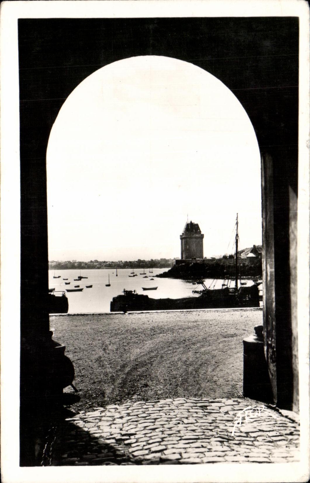 CPA Saint Servan Echappee sur le Part la Tour Salldor