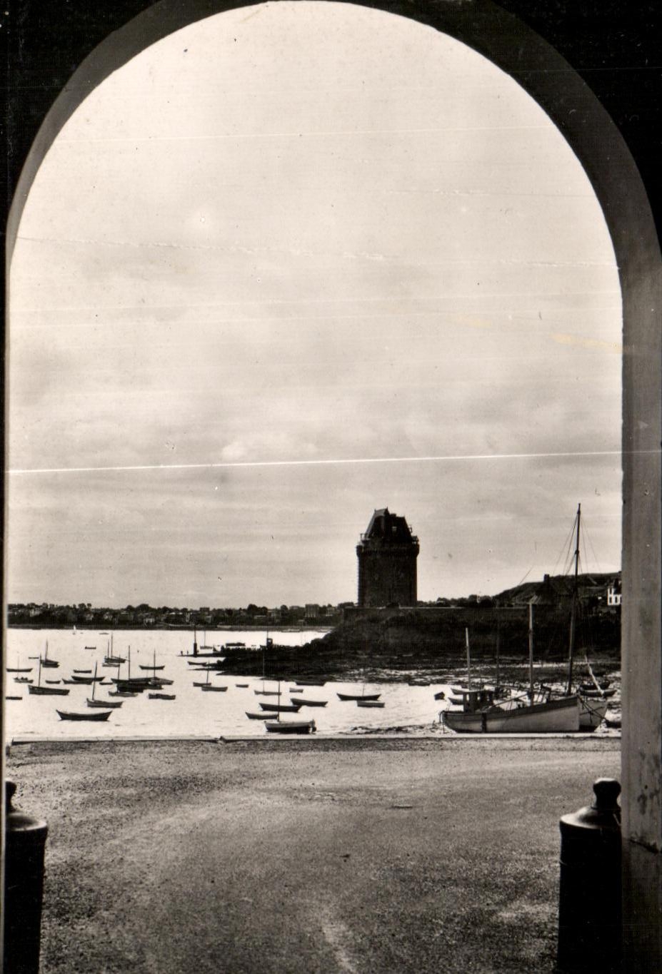 CPA St Servan En Brelagne La Cote D Emerovde Coucher de Soleil sur la Tour Solidor