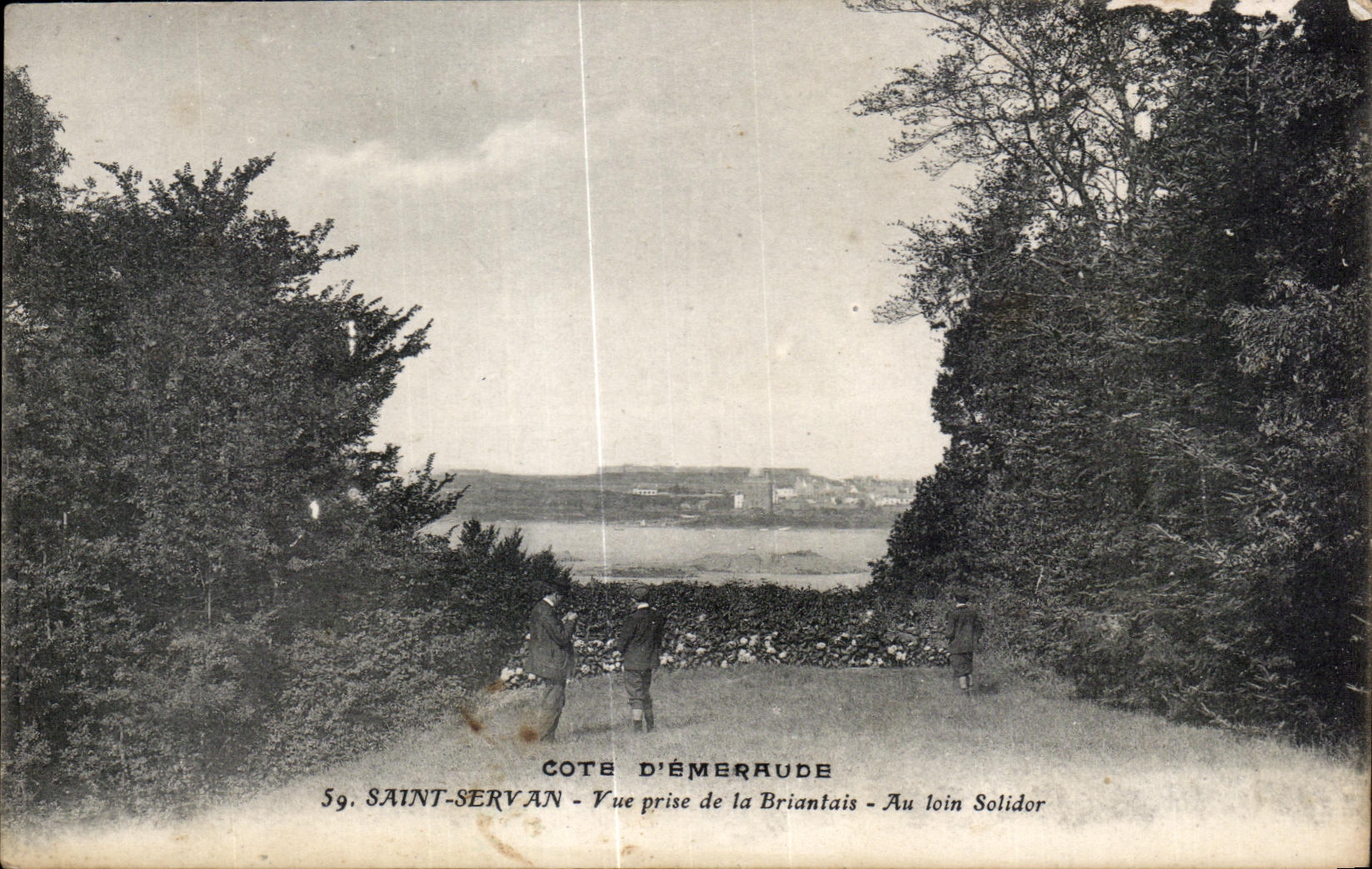 CPA St Servan Vue prise de la Briantais Au loin Solidor