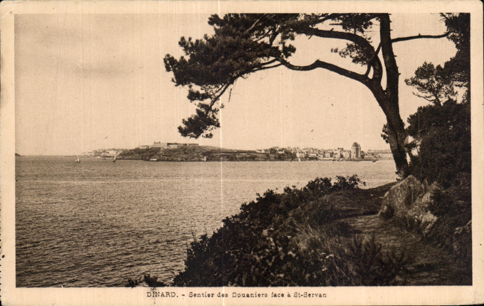 CPA Dinard Sentier des Douaniers Lace St Servan