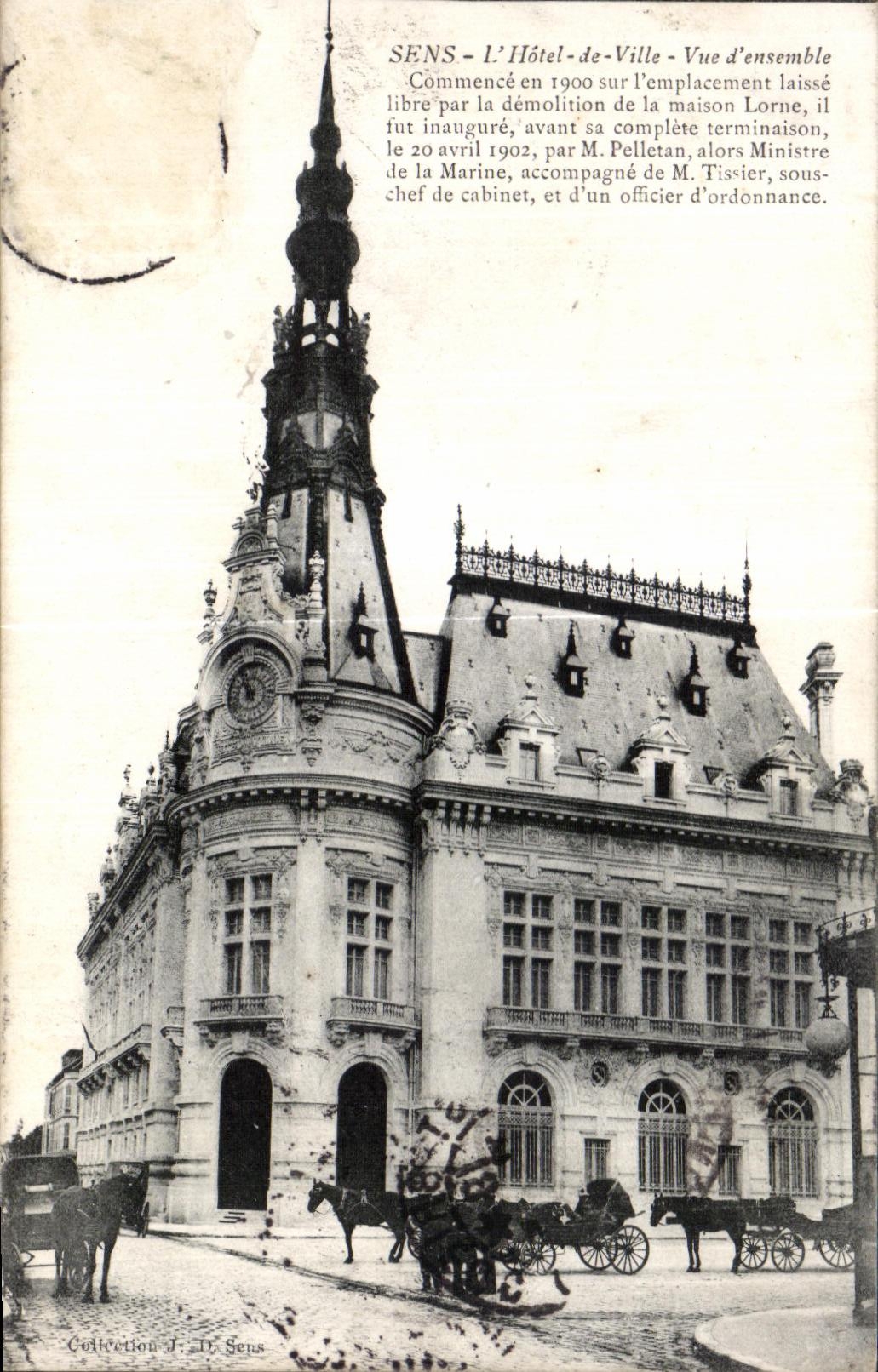 CPA Sens L Hotel de Ville Vue d ensemble Commence en sur
