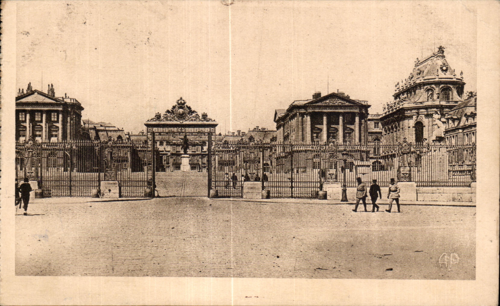 CPA Versailles Es Le Chateau Facade du Palais 