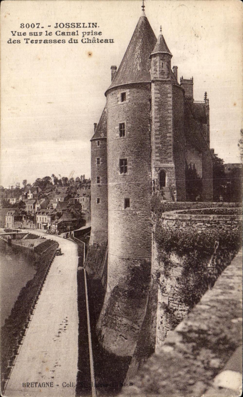 CPA Josselin Seen on the Canal taken of the Terraces of the Castle
