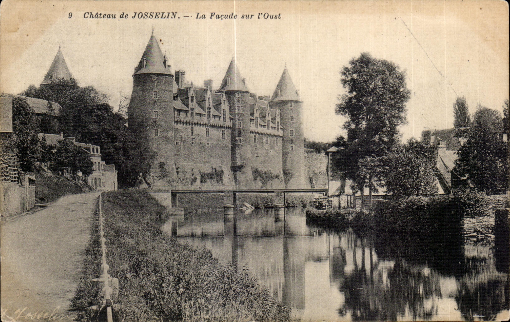 Castillo de CPA de Josselin el ataque frontal encendido que expulso