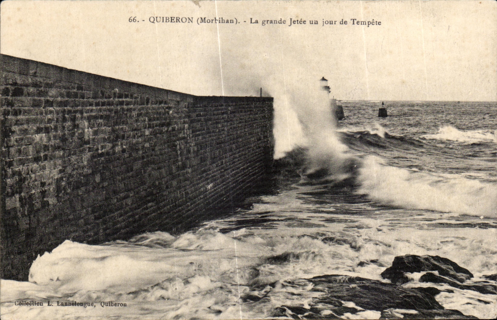 CPA Quiberon (Morbihan) La grande Jetee un jour de Tempete