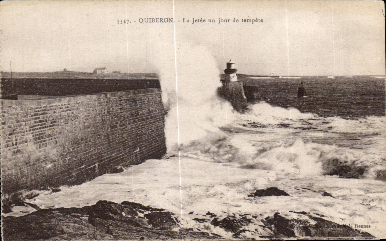 CPA Quiberon La Jetee un Jour de tempete Lighthouse Phare