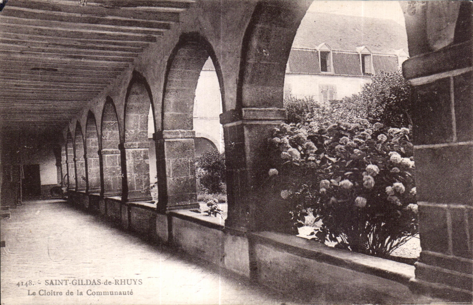 CPA St Gildas de Rhuys Le Cloitre de la Commuaute