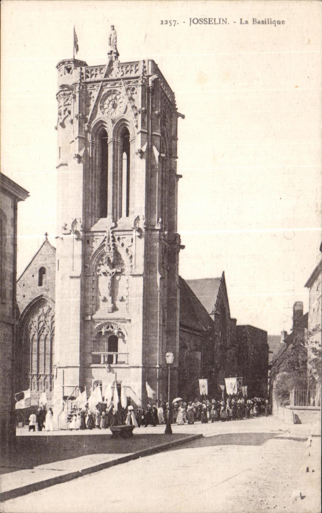 CPA Josselin la basilica