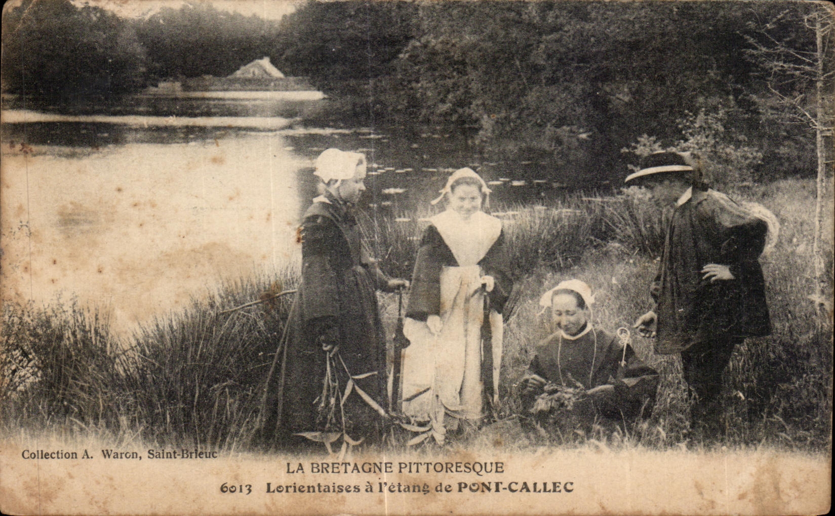 CPA Brittany Pittoresque Lorientaises has pond of Bridge Callec Folklore Costume Caps