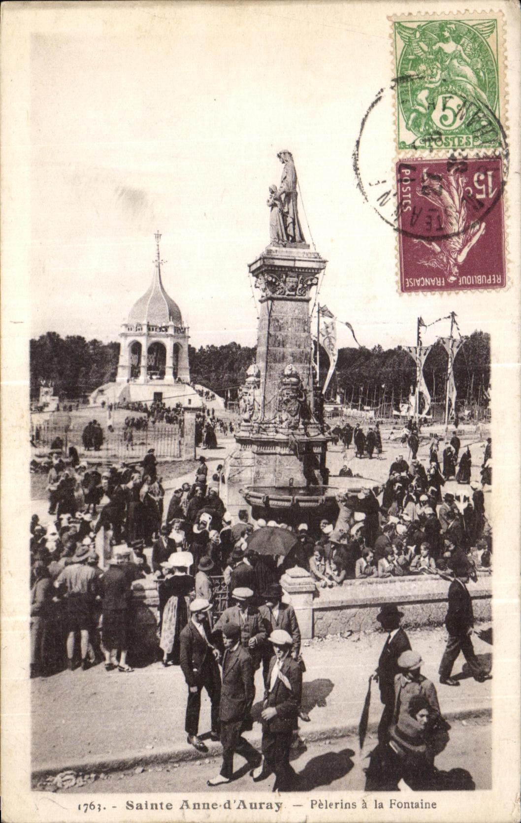 CPA Sainte Anne Auray Pilgrims with the Fountain