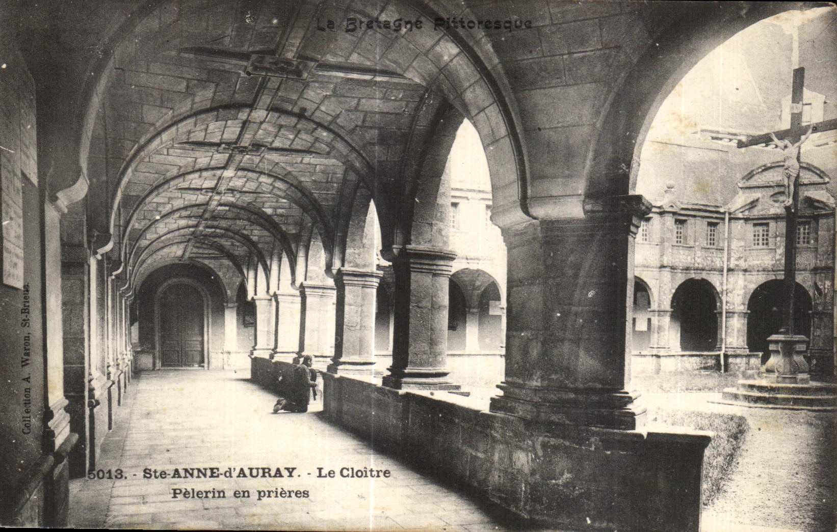 CPA Anne Auray Le Cloister Pilgrim in prayers