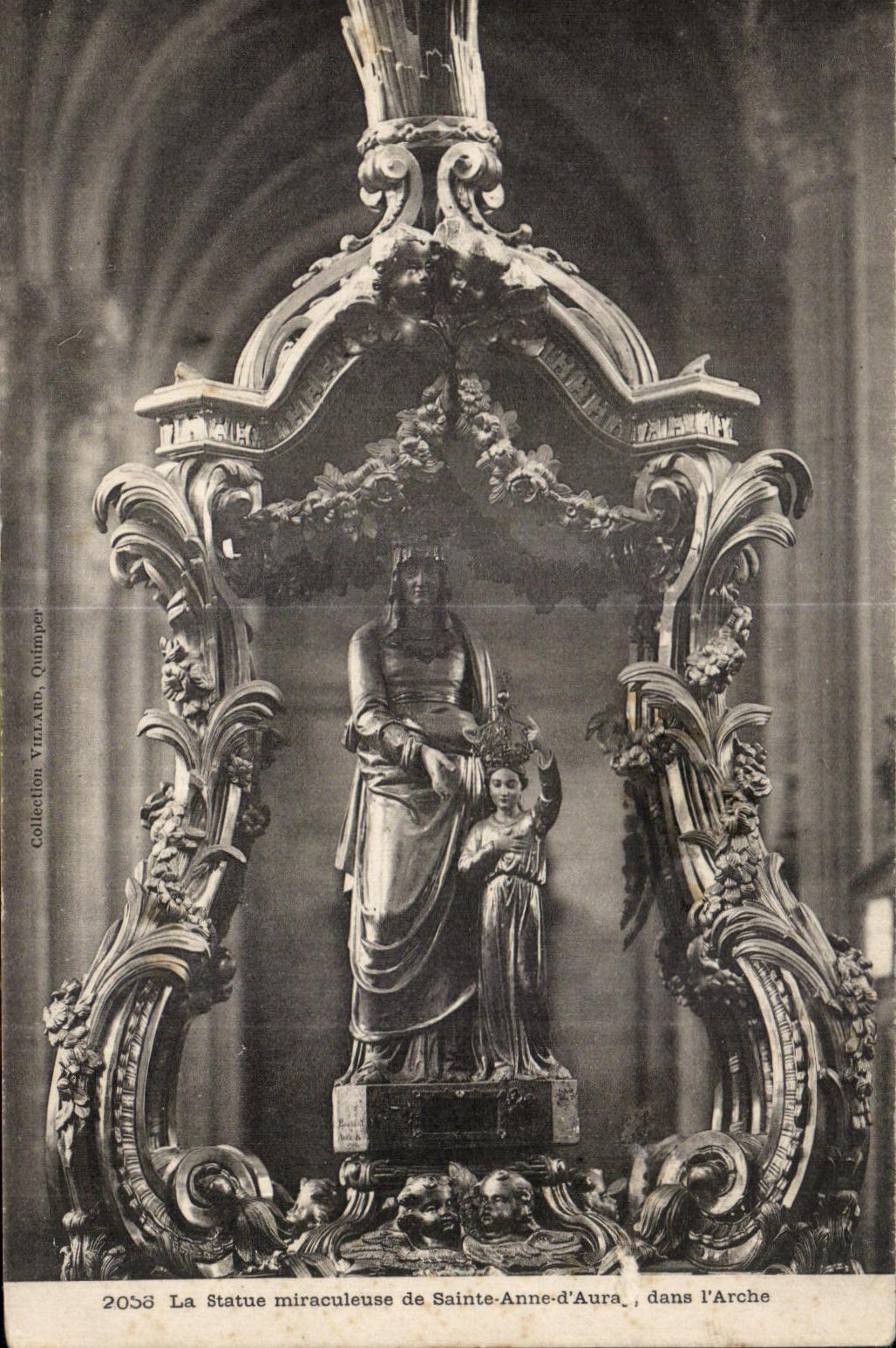 CPA the Statue miraculous one of Sainte Anne Auray in I Arch