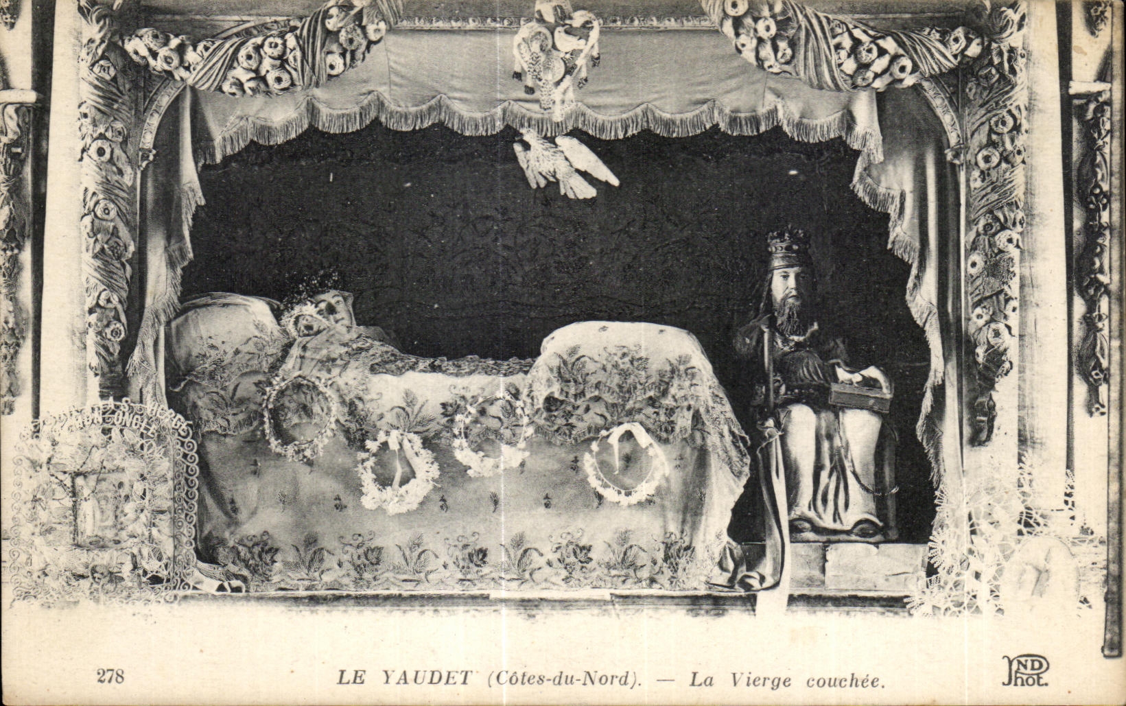 CPA Le Yaudet La Vierge Couchee