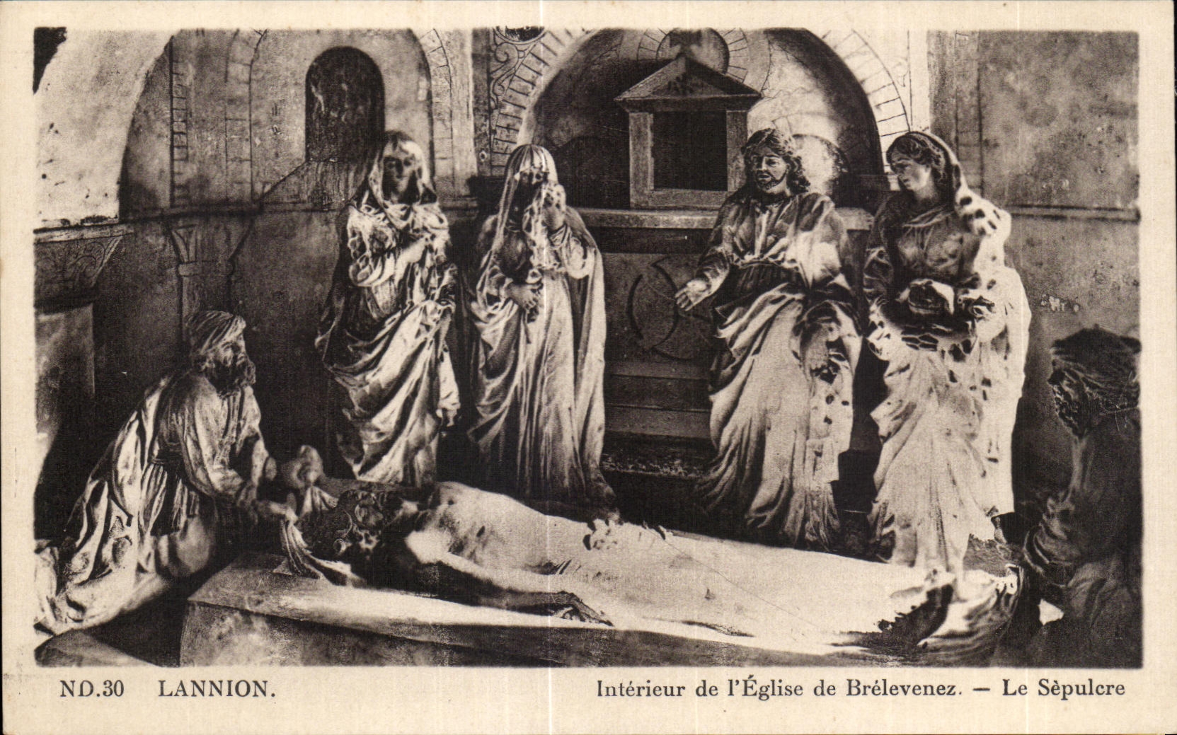 CPA Interior Lannion of Staircase of Brelevenez Le Sepulchre