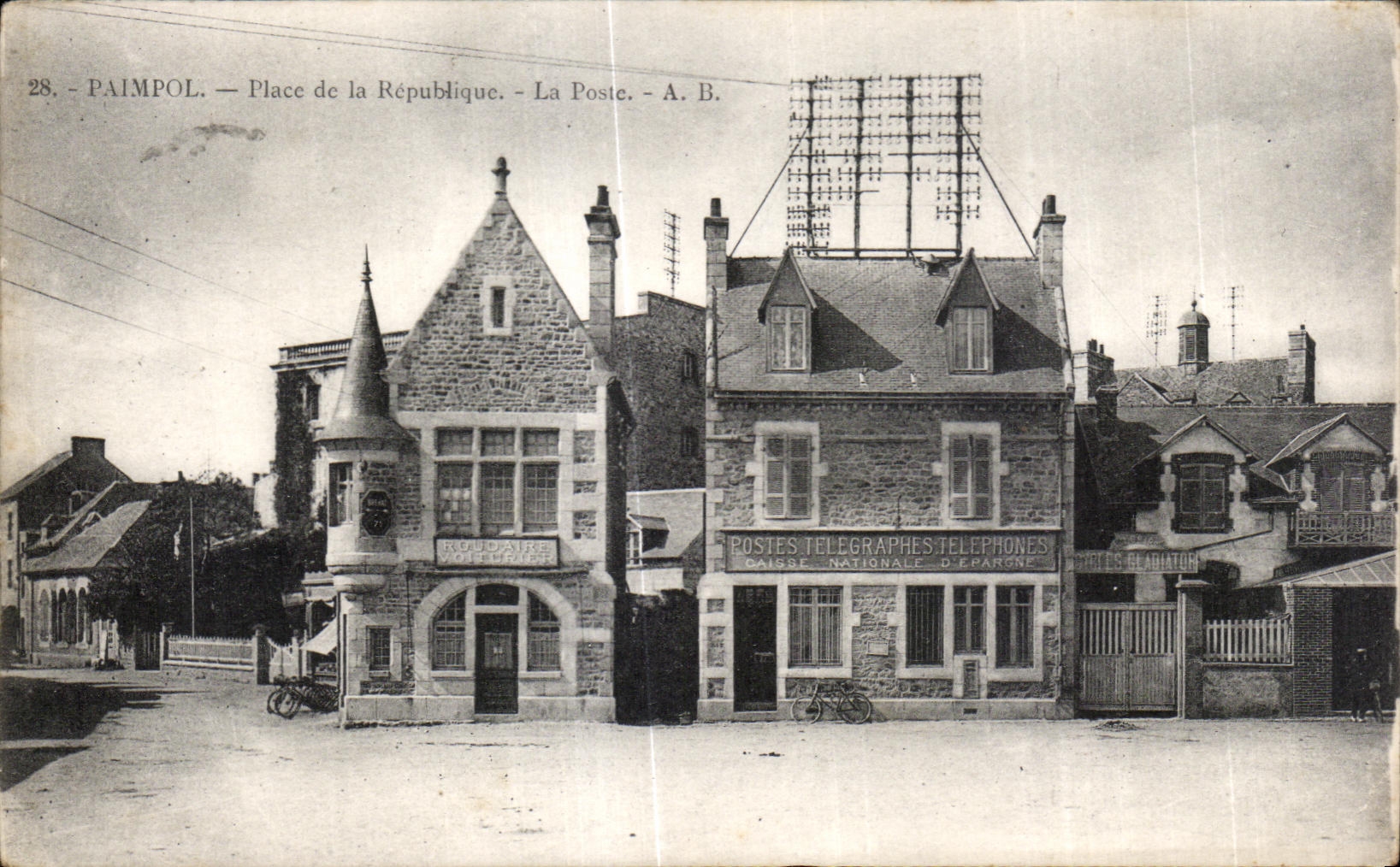 CPA Paimpol Place de la Republique La Poste PTT