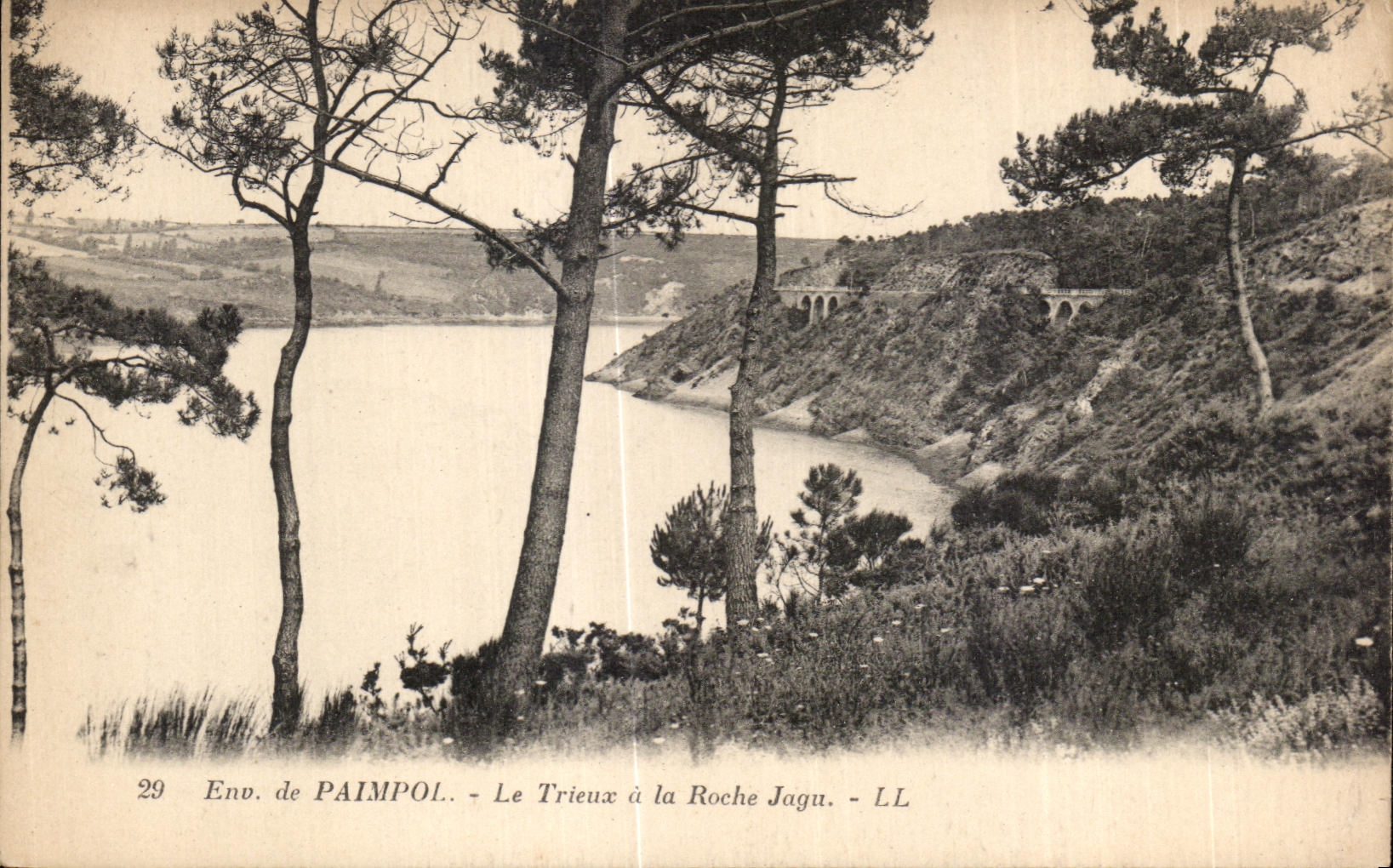 CPA Env de Paimpol Le Trieux a la Roche Jagu