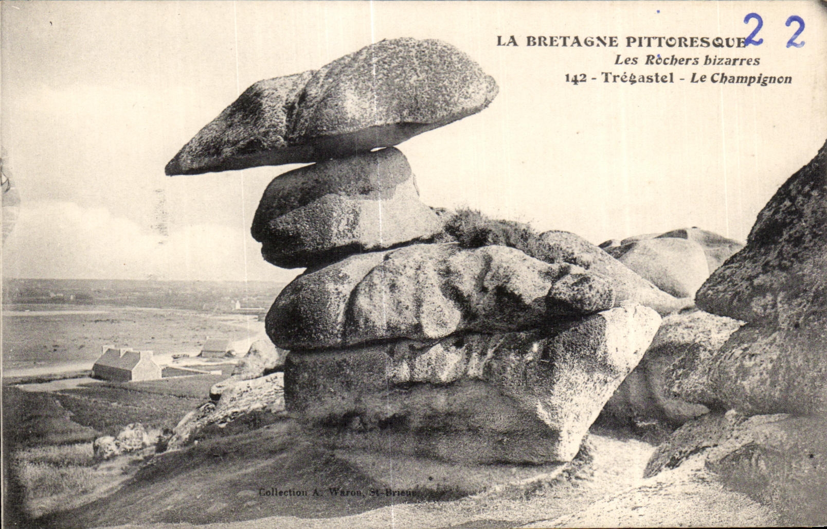 CPA La Bretagne Pittorresque Les Rochers bizarres Tregastel Le Champignen