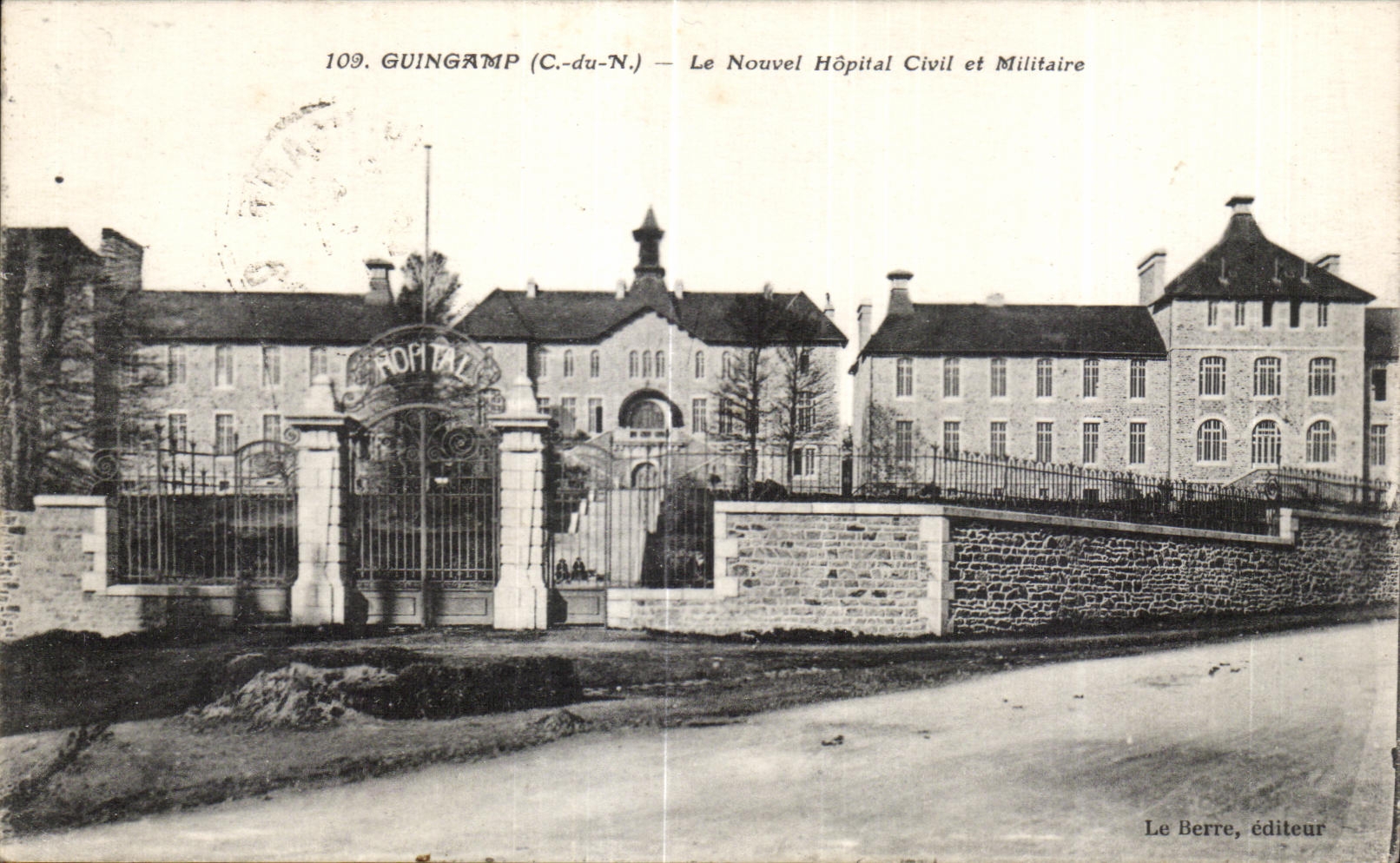 CPA Guingamp Le Nouvel Hopital Civil et Militaire