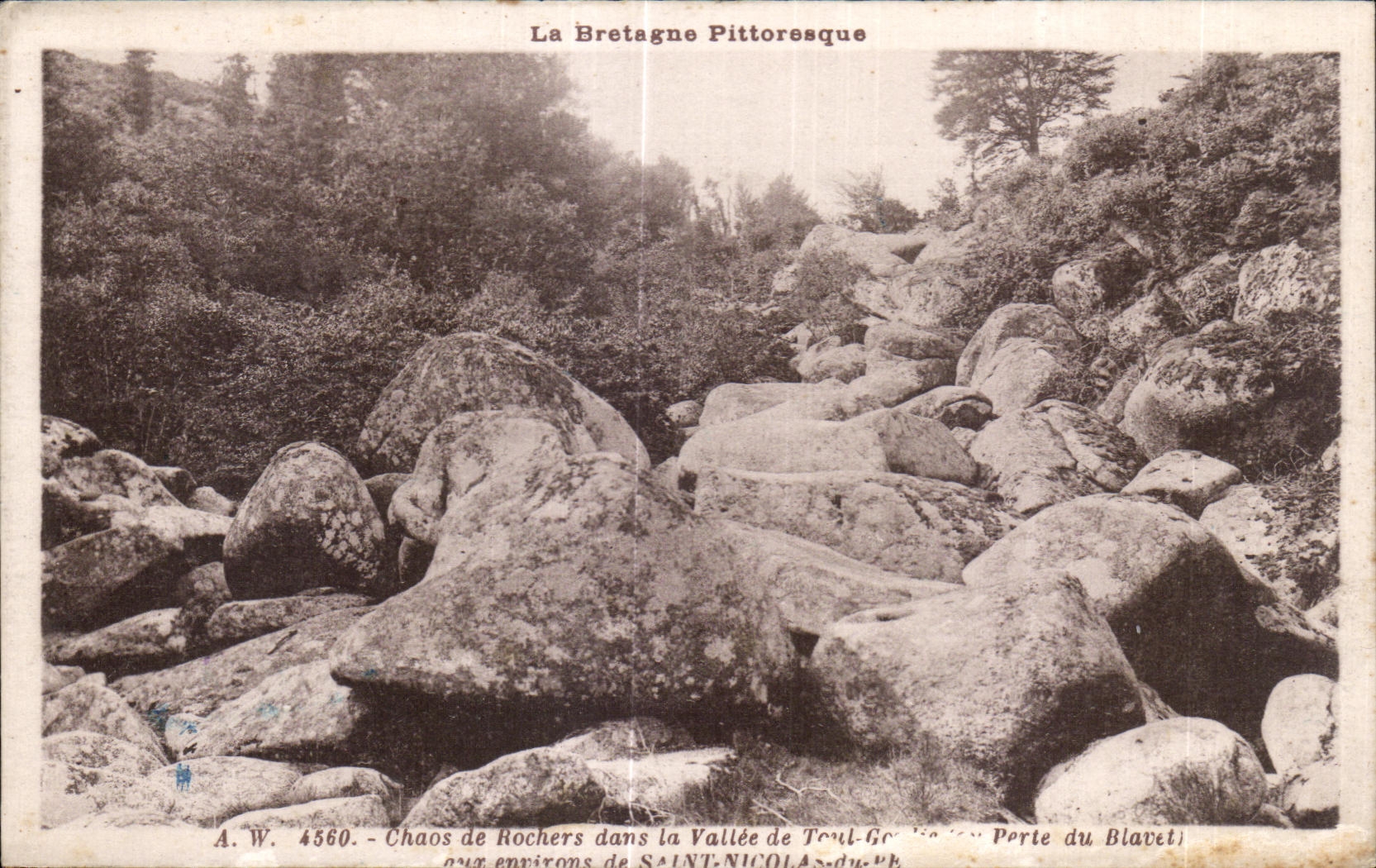 CPA La Bretagne Pittoresque Chaos de Rochers dans la Vallee de Saint Nicolas
