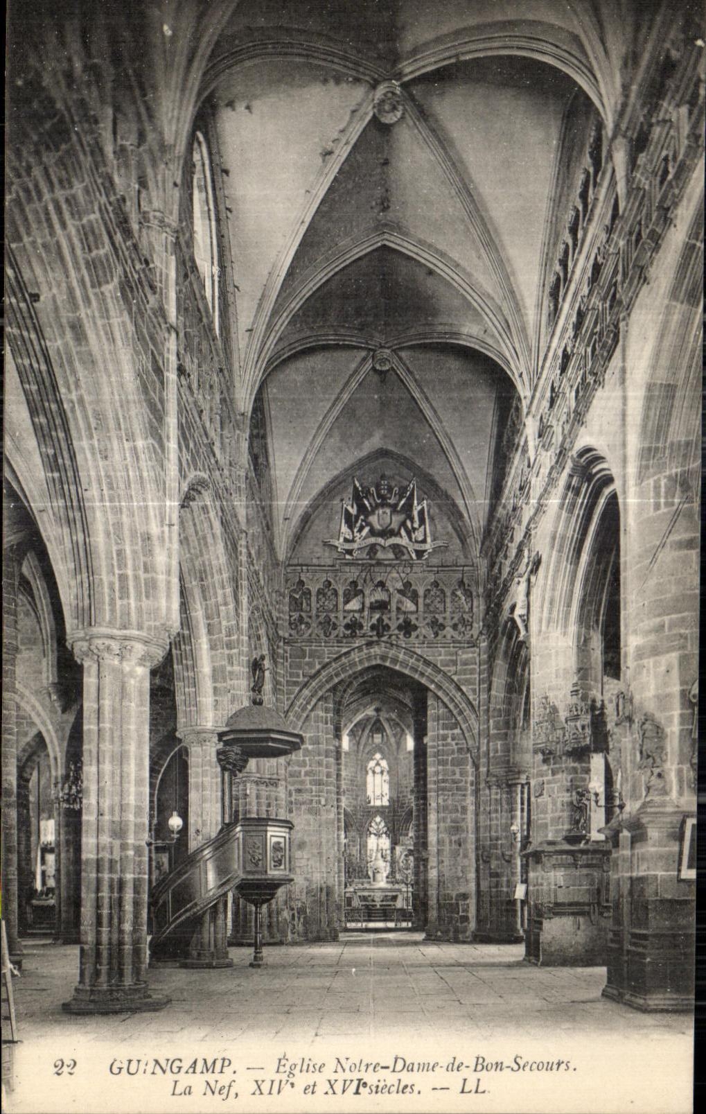 CPA Guingamp Eglise Notre Dame de Bon Secours La nef