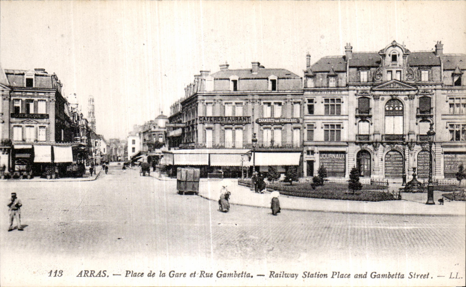 CPA Arras Place de la Gare et Rue Gambetta