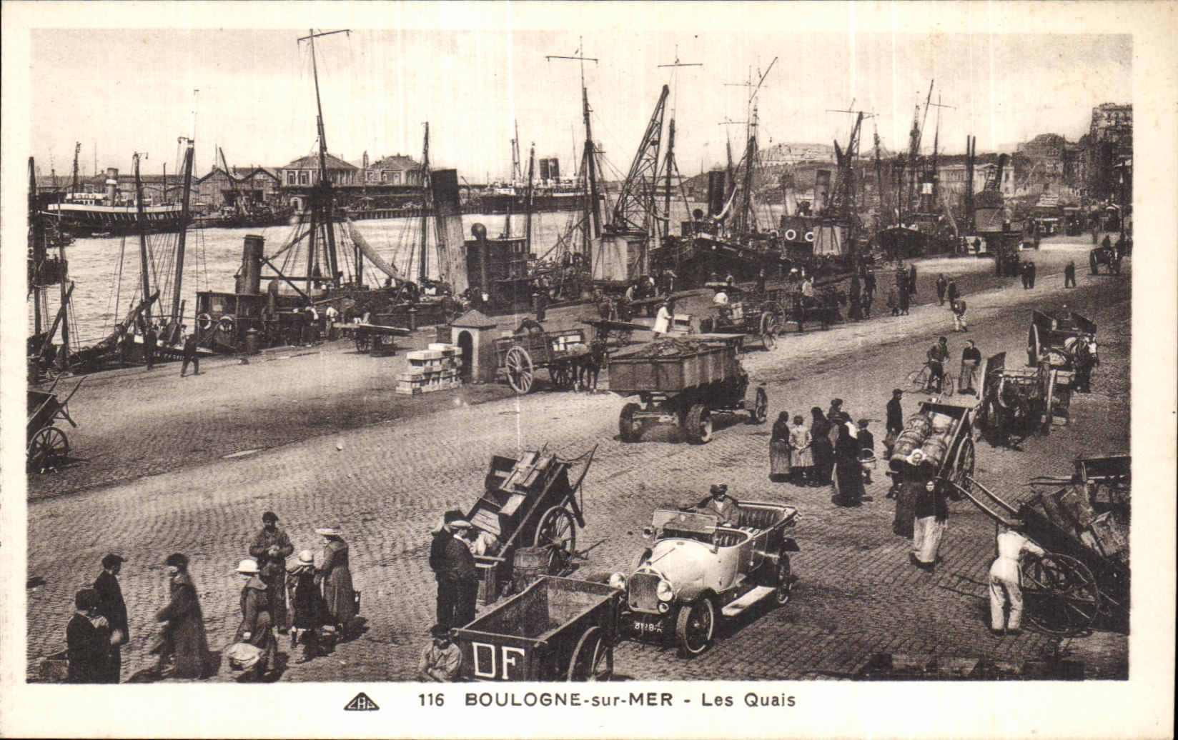 CPA Boulogne on sea the Quays Boats