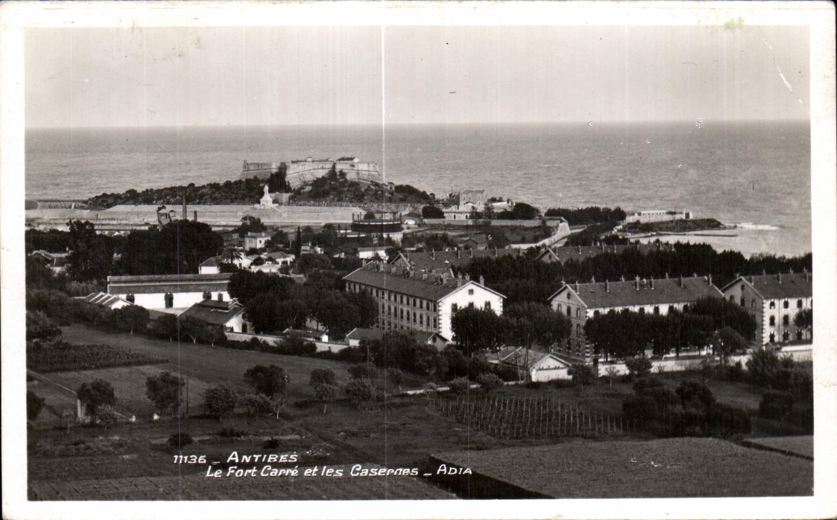 CPA Antibes le fort Carre et less Casernes