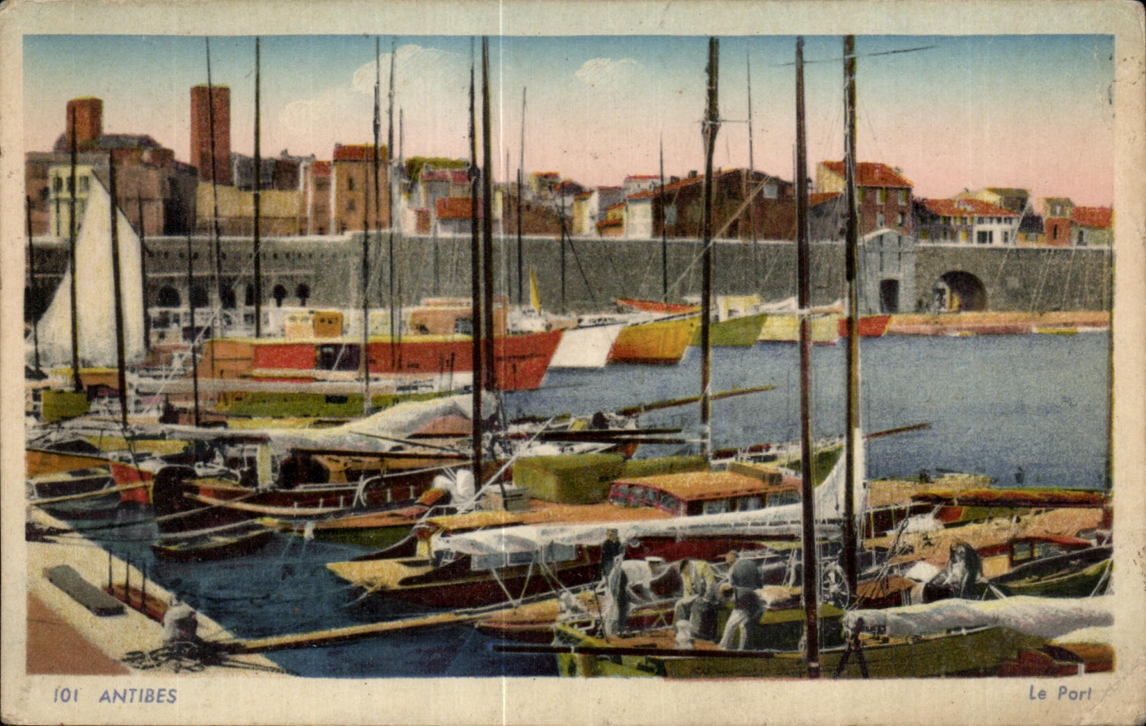 CPA Antibes Le port Bateaux 