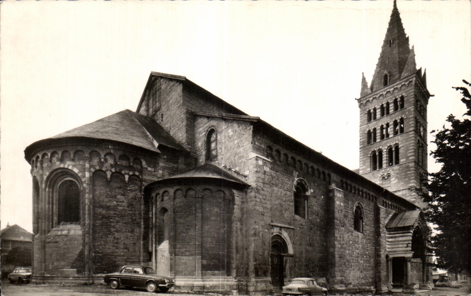 CPA Embrun Htes Alpes Eglise Notre Dame 