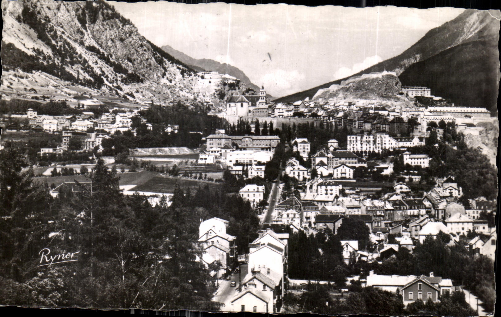 Caminos de CPA de las montanas grandes Braicon en el contenido