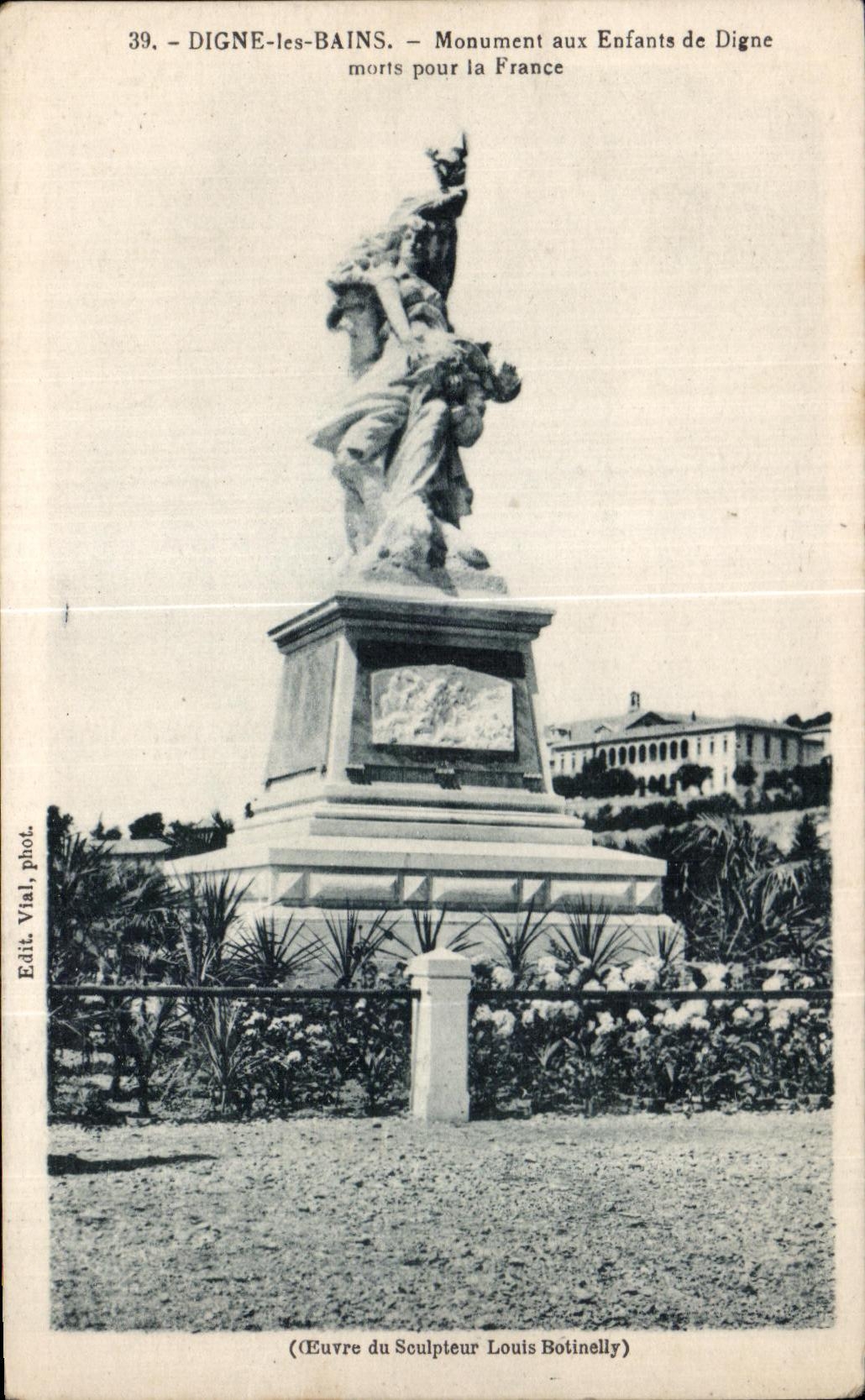 CPA Digne les Bains Monument aux Enfants de Digne morts pour la France