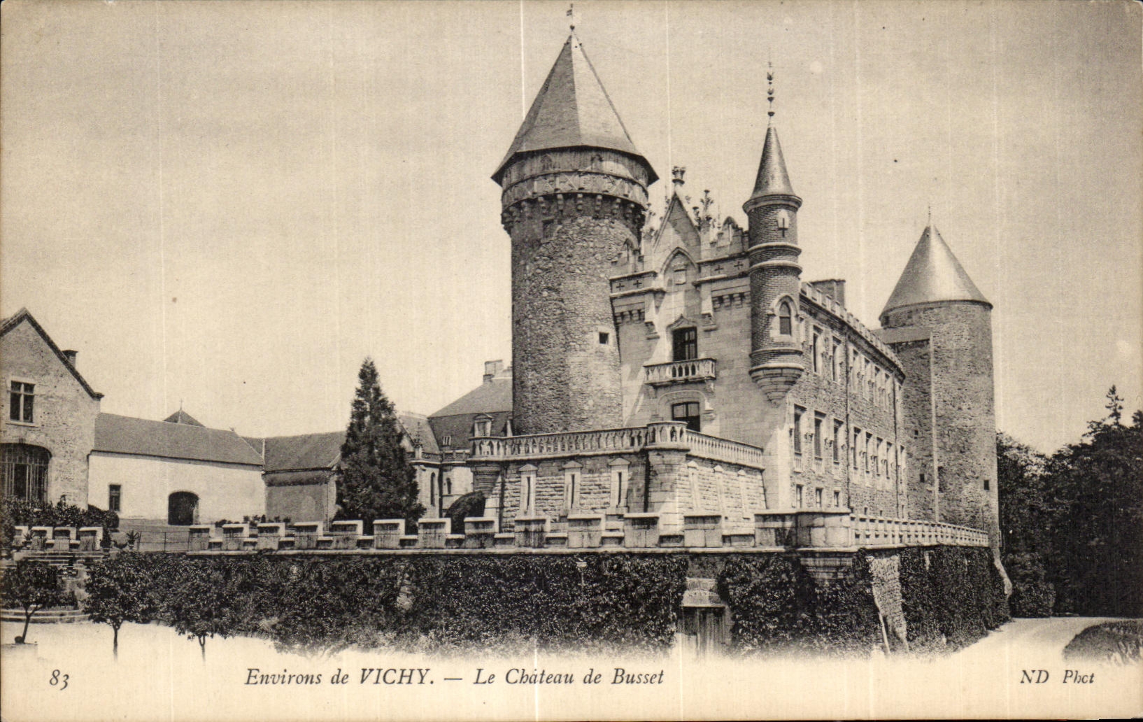 CPA Surroundings of Vichy Le Castle of Busset