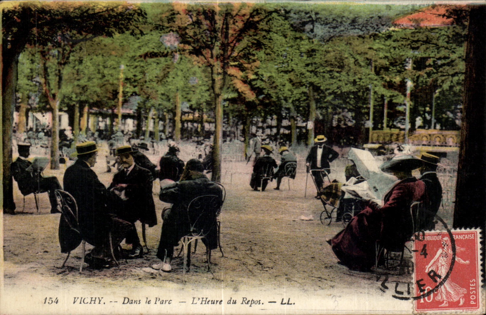 CPA Vichy In the Park Hour of the Rest